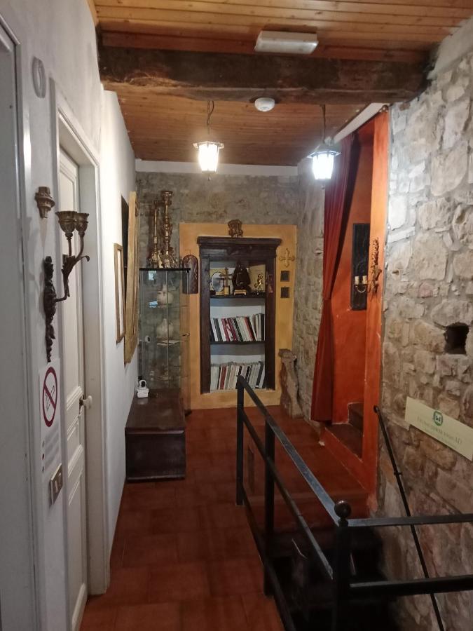 Morelli House Guest House Montalbo ภายนอก รูปภาพ